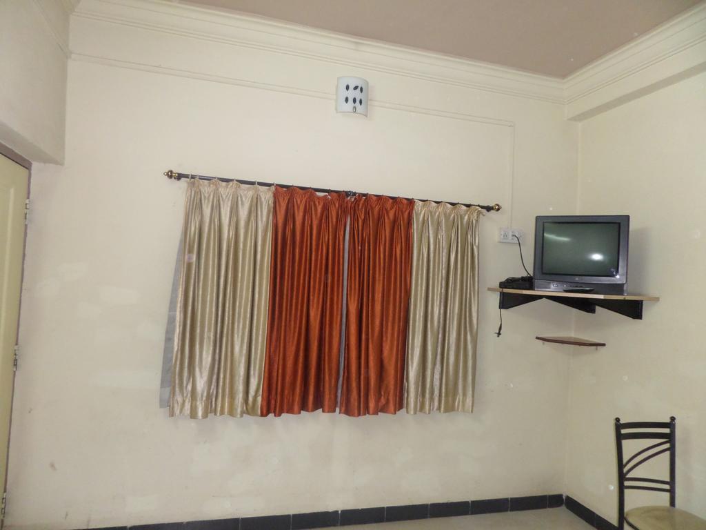Chalukya Deluxe Kolhapur Exterior photo