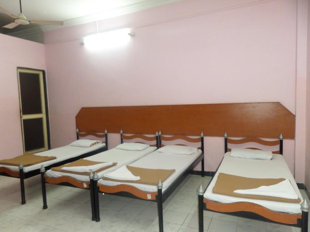Chalukya Deluxe Kolhapur Exterior photo