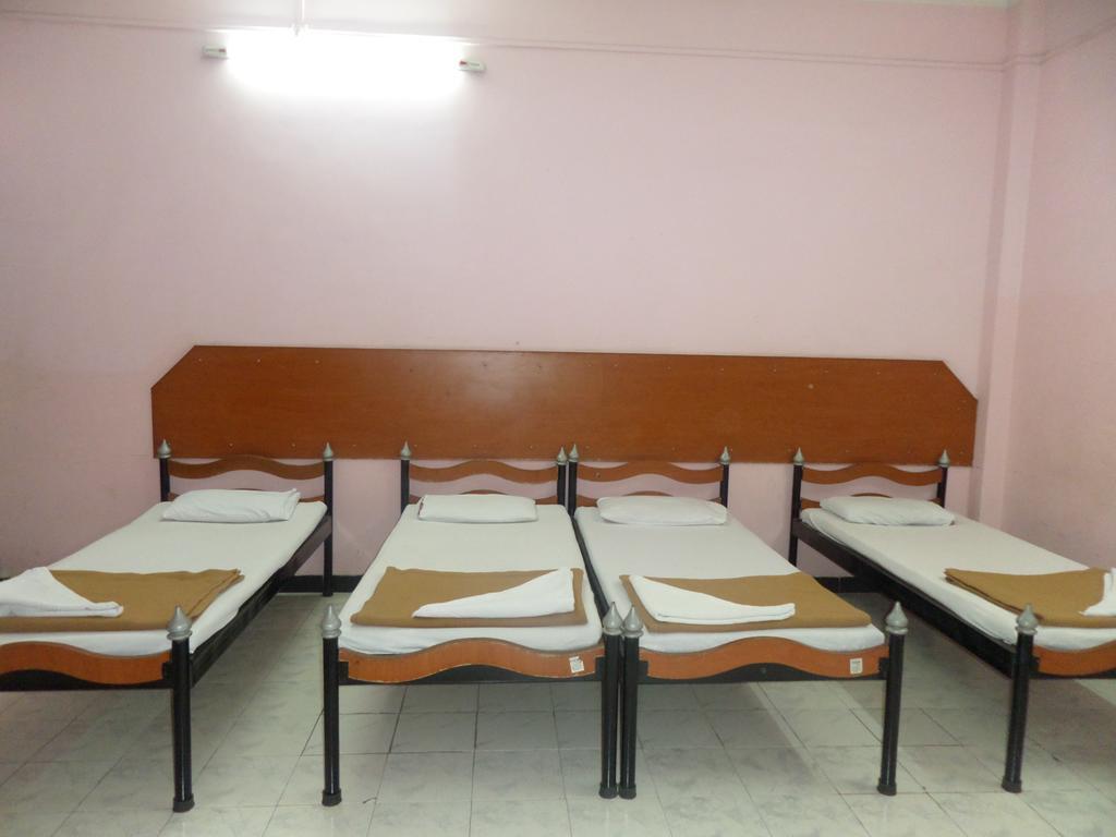 Chalukya Deluxe Kolhapur Exterior photo